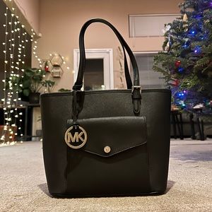 Black Michael Kors Tote (Saffiano leather)